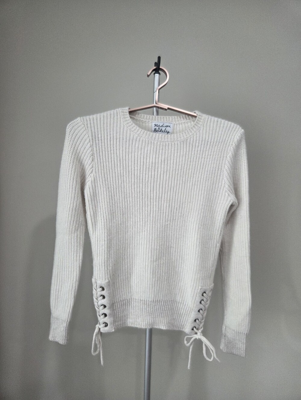 Madisalon & Berkeley Cream Knit Lace-Up Side Sweater Sz.S